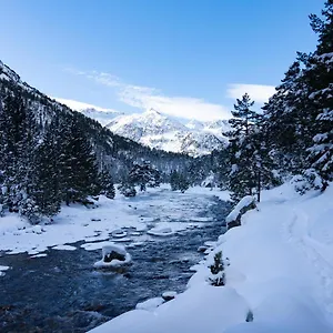 Chaleur Moderne Des Pyrenees , Argelès-Gazost Francia